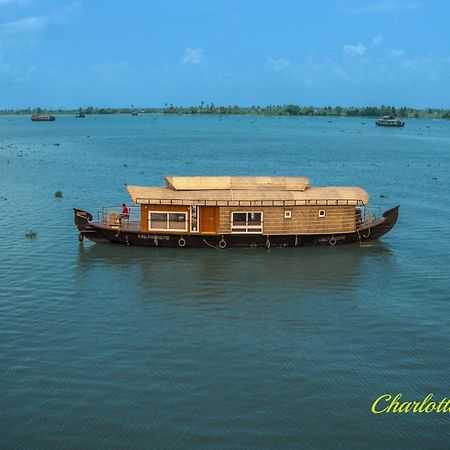 ホテル Charlotte Cruise House Boat アーラップーザ県 エクステリア 写真