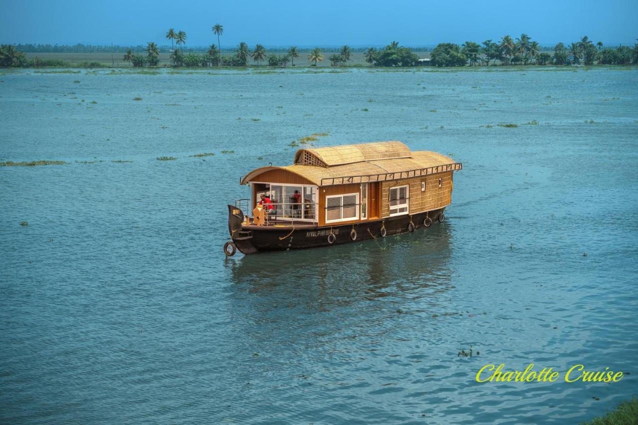 ホテル Charlotte Cruise House Boat アーラップーザ県 エクステリア 写真