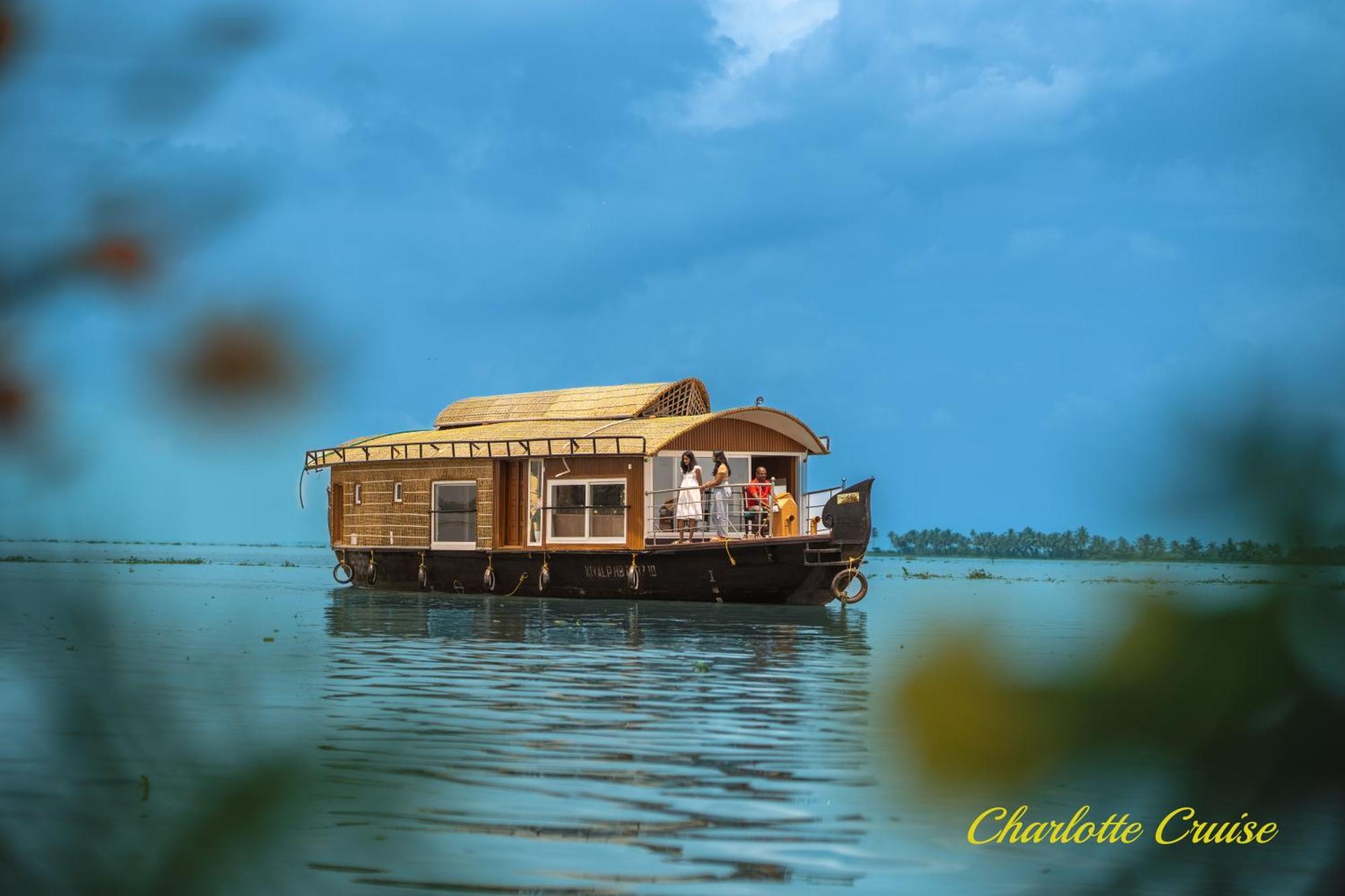 ホテル Charlotte Cruise House Boat アーラップーザ県 エクステリア 写真