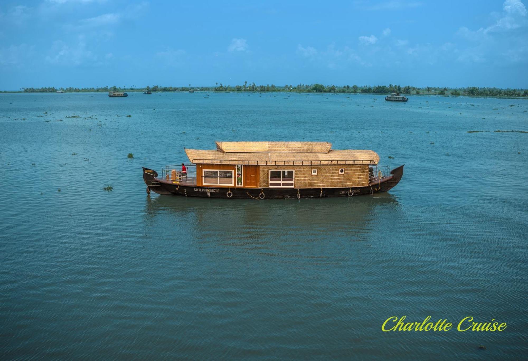 ホテル Charlotte Cruise House Boat アーラップーザ県 エクステリア 写真