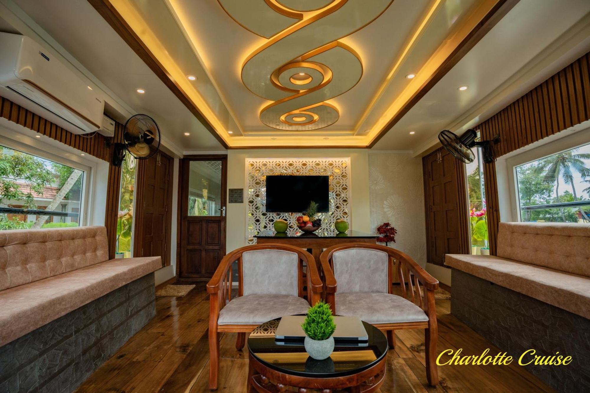 ホテル Charlotte Cruise House Boat アーラップーザ県 エクステリア 写真